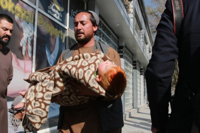 Αφγανιστάν: Τουλάχιστον 19 νεκροί και δεκάδες τραυματίες από εκρήξεις σε νοσοκομείο της Καμπούλ [BINTEO]