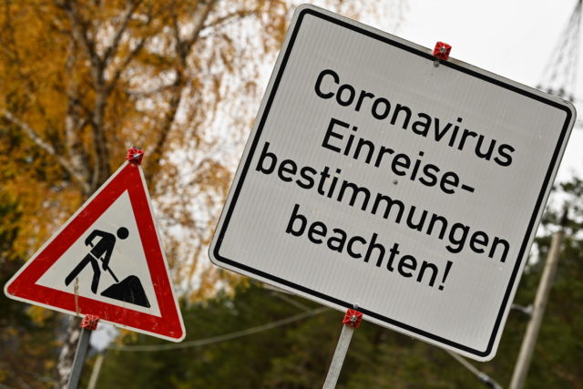 Η Αυστρία μπαίνει σε lockdown, ενώ η οργή κατά των περιοριστικών μέτρων αυξάνει στην Ευρώπη