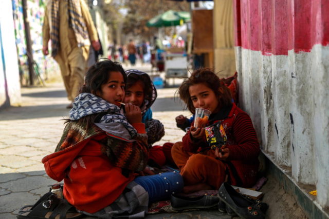 Ύπατη Αρμοστεία του ΟΗΕ για τους Πρόσφυγες: Ανοίξτε τα σύνορα στους Αφγανούς που ζητούν άσυλο