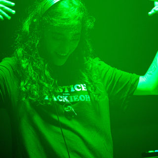 Η Παλαιστίνια DJ Sama’ μας ξεσήκωσε επαναστατικά στο πιο κουλ απογευματινό event της πόλης