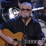 Κηδεία Χρήστου Κυριαζή: Πλήθος κόσμου αποχαιρετά τον αγαπημένο καλλιτέχνη.