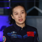 Η Γουάνγκ Γιαπίνγκ έγινε η πρώτη Κινέζα αστροναύτισσα που πραγματοποίησε διαστημικό περίπατο