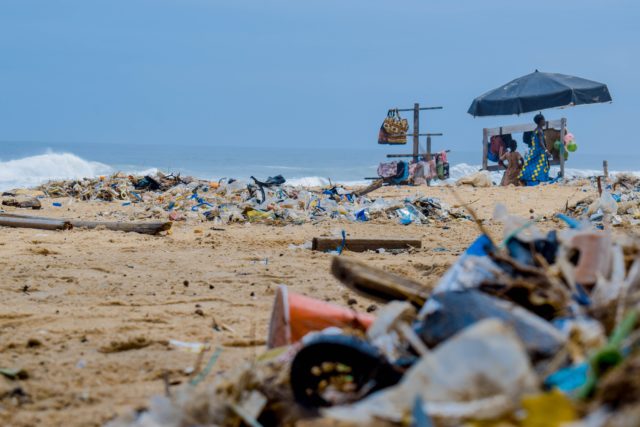 Σχεδόν 26.000 τόνοι έξτρα πλαστικών αποβλήτων έχουν καταλήξει στους ωκεανούς λόγω της πανδημίας