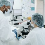 Νέο φάρμακο «εξαφάνισε» τον καρκίνο του παχέος εντέρου από ασθενείς