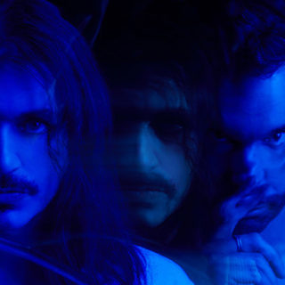 Οι Placebo που αγαπάμε είναι εδώ με το “Surrounded by Spies”