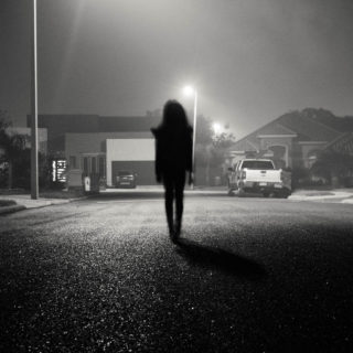 Μη ρωτάς γιατί δε φεύγει. Βοήθησε να ανοίξει ένας δρόμος ασφάλειας