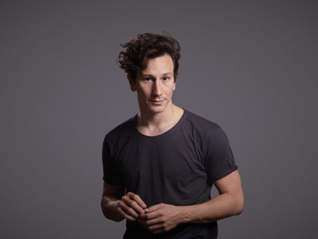 Ο Μιχάλης Σαράντης δεν μπορεί να πεθάνει πάνω στη σκηνή