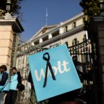 Συγκέντρωση διανομέων της Wolt στα δικαστήρια – Ελεύθερος αφέθηκε ο οδηγός που παρέσυρε και τραυμάτισε θανάσιμα τον 47χρονο