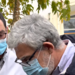 Κατάκοπος γιατρός κλινικής Covid καταρρέει μπροστά στις κάμερες [BΙΝΤΕΟ]