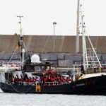 Δύο πλοία με σχεδόν 300 μετανάστες ψάχνουν λιμάνι στη Μεσόγειο