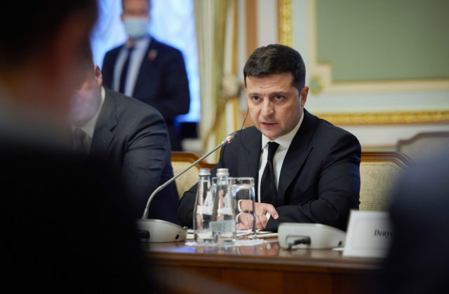 Ο πρόεδρος της Ουκρανίας θέτει εκτός νόμου τηλεοπτικούς σταθμούς προσκείμενους στη φιλορωσική αντιπολίτευση