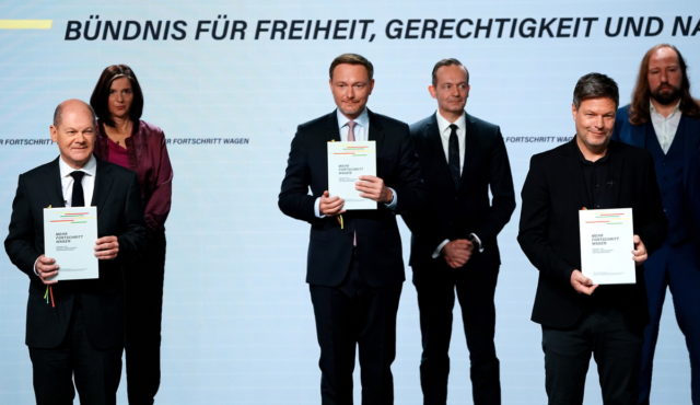 SPD, Πράσινοι και FDP υπέγραψαν τη νέα προγραμματική συμφωνία