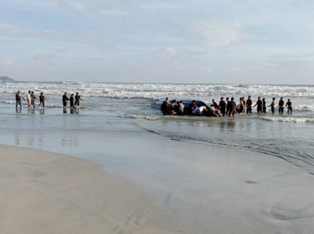 Τους 16 έφτασαν οι νεκροί μετανάστες από το ναυάγιο ανοιχτά της Μαλαισίας