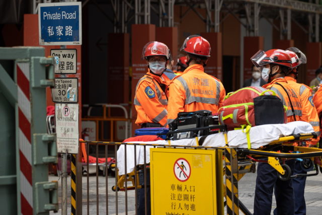 Κατασβέστηκε η πυρκαγιά που είχε παγιδεύσει 150 ανθρώπους στο Κέντρο Παγκόσμιου Εμπορίου του Χονγκ Κονγκ