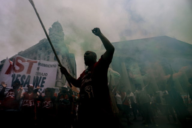 Μαζικές διαδηλώσεις στην Αργεντινή για τα 20 χρόνια από την λαϊκή εξέγερση