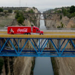 Το εμβληματικό φορτηγό της Coca-Cola φθάνει επιτέλους και στην Αθήνα