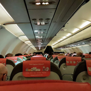 Επιβάτης σε πανικό θέλησε να ανοίξει την πόρτα αεροπλάνου