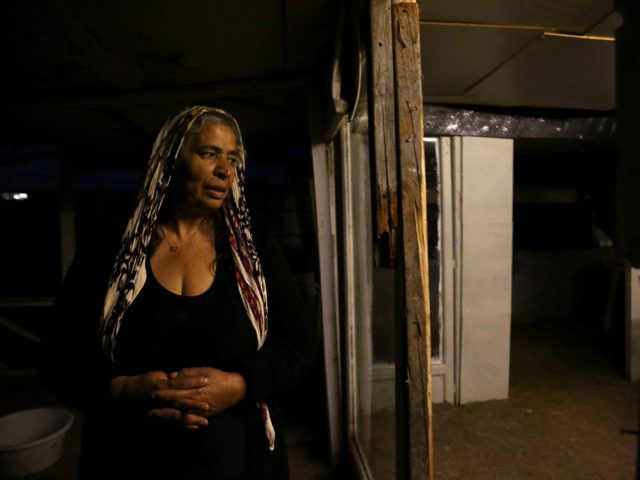 Στο Σοφό, τον κόσμο του δολοφονημένου Νίκου Σαμπάνη, κανένα φως δε φωτίζει το πένθος