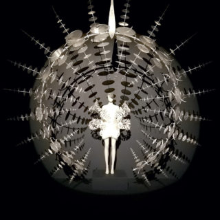 Είστε για μια βουτιά στη θαυματουργή λαγουδότρυπα της Αλίκης;