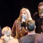 Ο Βασίλης Χαραλαμπόπουλος «έδιωξε» την Σάσα Σταμάτη από την παράστασή του