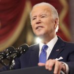 Ο Τζο Μπάιντεν διατηρεί τους υψηλούς δασμούς στην Κίνα