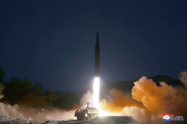 Η Βόρεια Κορέα ανακοίνωσε ότι εκτόξευσε τον πιο ισχυρό της πύραυλο από το 2017