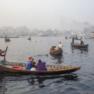 Μια μέρα με ομίχλη στον ποταμό Μπουριγκάνγκα, στο Μπαγκλαντές