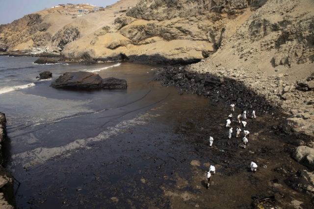 To Περού ζητά αποζημιώσεις από την Repsol για την πετρελαιοκηλίδα που προκάλεσε το τσουνάμι από την έκρηξη στα νησιά Τόνγκα