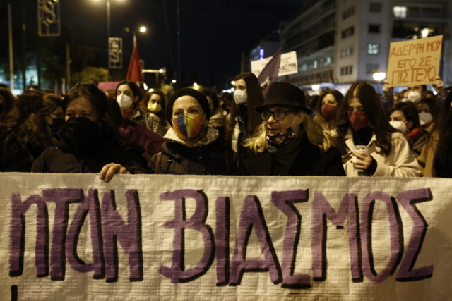 Με τη Γεωργία: Κύμα συμπαράστασης στο κέντρο της Αθήνας