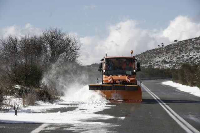 Σε εξέλιξη το δεύτερο κύμα της κακοκαιρίας «Ελπίδα» – Πού θα είναι κλειστά τα σχολεία