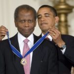 Έφυγε από τη ζωή ο εμβληματικός ηθοποιός Σίντνεϊ Πουατιέ