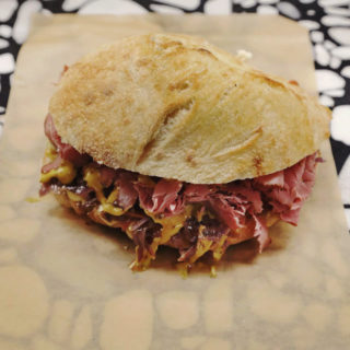 Το Black Salami είναι ένας ρωμαϊκός φούρνος στην καρδιά της Αθήνας