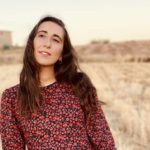 Η Νατάσα Πανάγου τραγουδά για τον φόβο του να μεγαλώνεις σε μια εποχή σαν κι αυτή