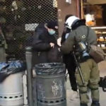 Θύμα αστυνομικής βίας καταγγέλλει ότι έπεσε δημοσιογράφος στη Θεσσαλονίκη [ΒΙΝΤΕΟ]