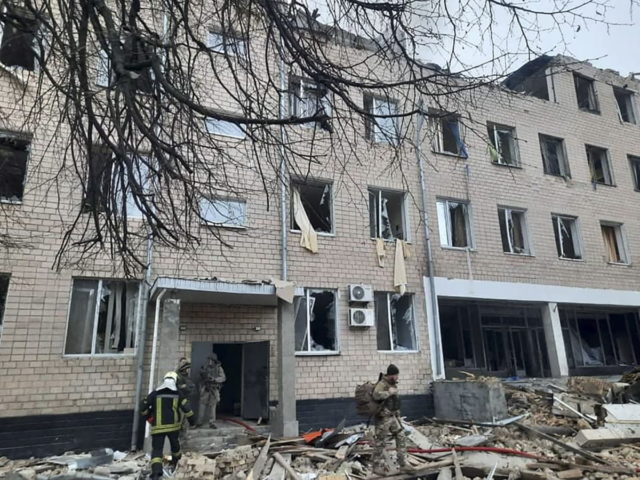 Πόλεμος στην Ουκρανία: 8 νεκροί και 9 τραυματίες από τους ρωσικούς βομβαρδισμούς, σύμφωνα με το Reuters