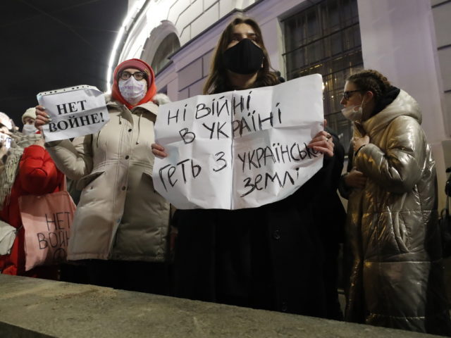 “Οχι στον πόλεμο” φωνάζουν οι Ρώσοι στον πρόεδρο Πούτιν