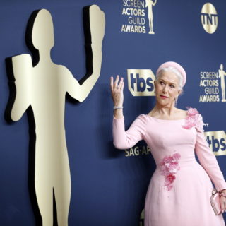 «Να είσαι στην ώρα σου και να μην είσαι μ@λ@κ@ς»: Η Έλεν Μίρεν βραβεύτηκε για την προσφορά της στο σινεμά και αποκάλυψε το μότο της [BINTEO]
