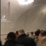 Πόλεμος στην Ουκρανία: Πολίτες αρχίζουν να κρύβονται στα καταφύγια αναζητώντας ασφάλεια [ΒΙΝΤΕΟ]