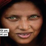 #8Μ: «Κοίταξέ με, άκουσέ με», μια έκθεση φωτογραφίας με πορτρέτα γυναικών από Νεπάλ, Σενεγάλη, Λίβανο κι Ελλάδα