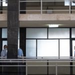 Ελεύθερος με όρους ο δημοτικός υπάλληλος που συνελήφθη για παράνομη μεταφορά μεταναστών