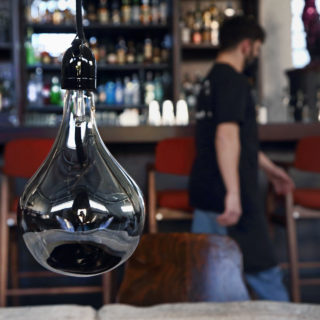 Στο Line, την hot άφιξη των Πετραλώνων, μας συστήνουν το κρασί από την αρχή