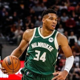 Βίντεο: Ο Γιάννης Αντετοκούνμπο διαφωνεί με υπάλληλο του γηπέδου και πετάει κάτω μια σκάλα