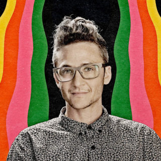 Ο σκηνοθέτης Sam Feder μας εξηγεί γιατί το να θεωρούμε ότι κάποιος οφείλει να μας αποκαλύψει ότι είναι trans σβήνει την ύπαρξή του