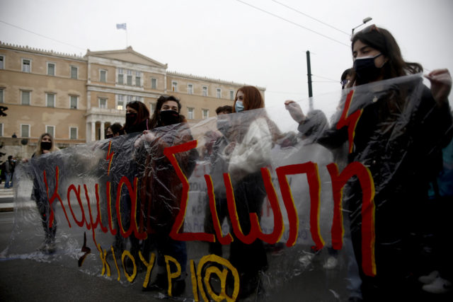 Δυναμική συγκέντρωση στο κέντρο της Αθήνας για την Παγκόσμια Ημέρα της Γυναίκας