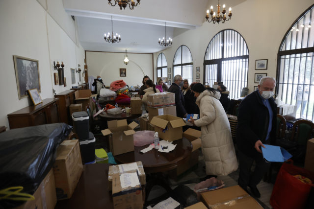 Συγκινητική η ανταπόκριση των Θεσσαλονικιών στη συλλογή ανθρωπιστικής βοήθειας για την Ουκρανία