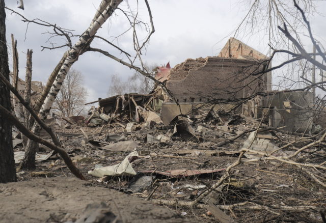 Πόλεμος στην Ουκρανία: Στενεύει ο κλοιός στη Μαριούπολη – Ανθρωπιστικός διάδρομος στο Λουχάνσκ