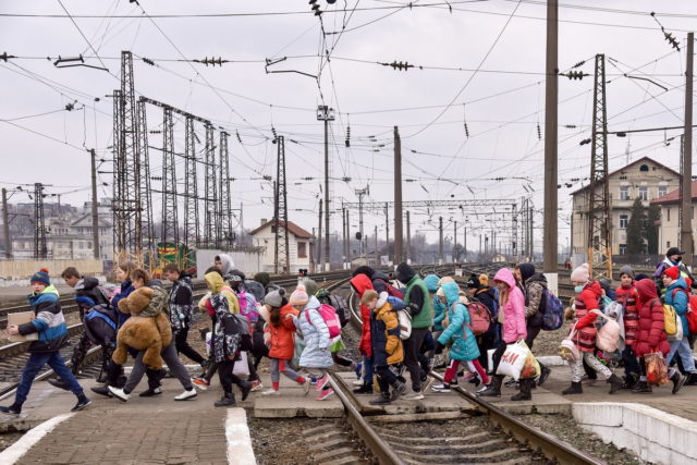 Ουκρανία: Άλλοι 278 πρόσφυγες έφτασαν στην Ελλάδα – Ανάμεσά τους 74 παιδιά