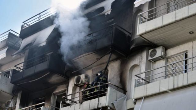 Φωτιά σε πολυκατοικία στο Παγκράτι