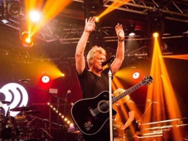 Οι Bon Jovi επαινούν τη δύναμη των Ουκρανών πολιτών