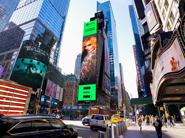 Η Ελεωνόρα Ζουγανέλη, εμφανίστηκε σε billboard στη φημισμένη Times Square της Νέας Υόρκης